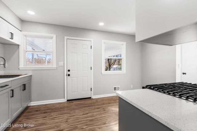 3607 Saint Edwards Dr, Jeffersontown, KY 40299