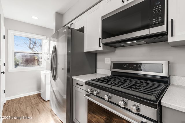 3607 Saint Edwards Dr, Jeffersontown, KY 40299