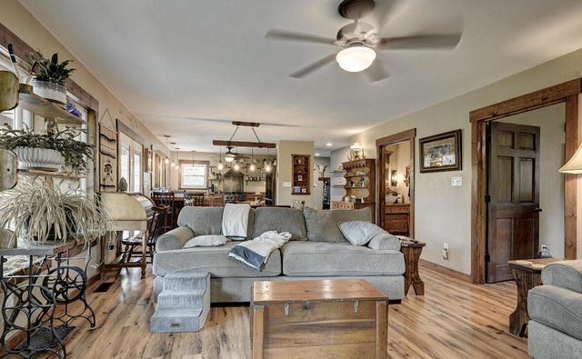 22351 S 672 Road, Wyandotte, OK 74370