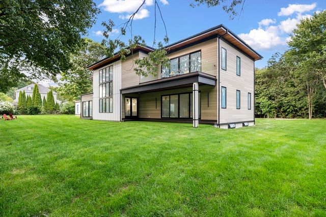 197 Woburn St, Lexington, MA 02420