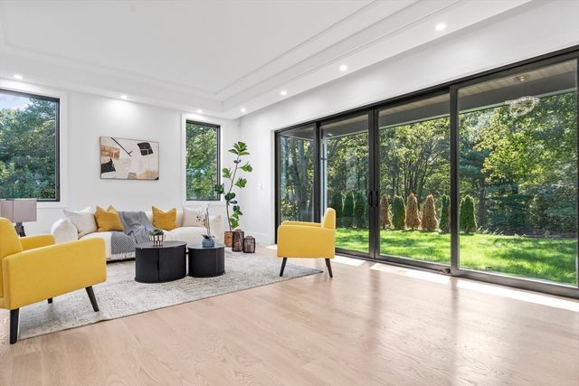 197 Woburn St, Lexington, MA 02420