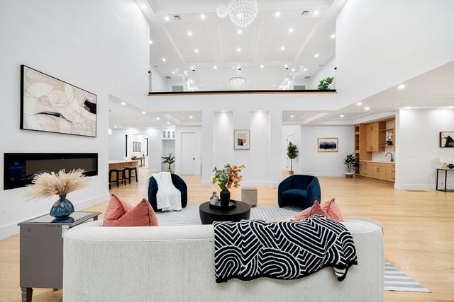 197 Woburn St, Lexington, MA 02420