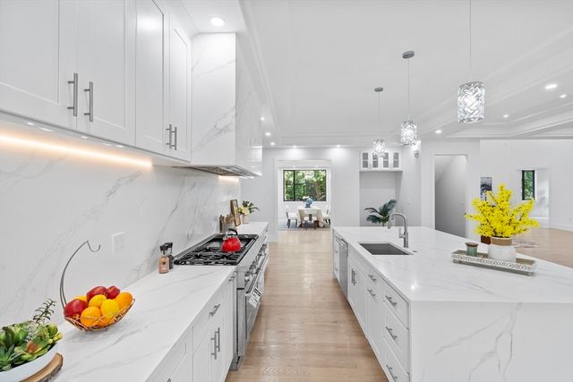 197 Woburn St, Lexington, MA 02420