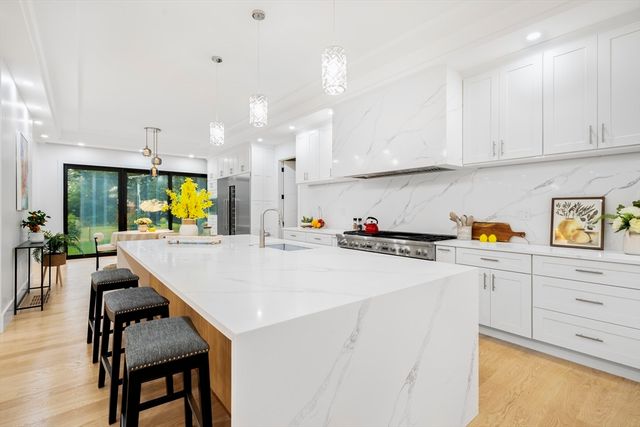 197 Woburn St, Lexington, MA 02420