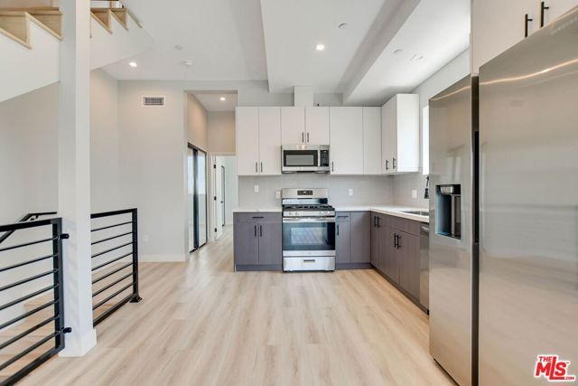 4547 Saturn Street, Los Angeles, CA 90019