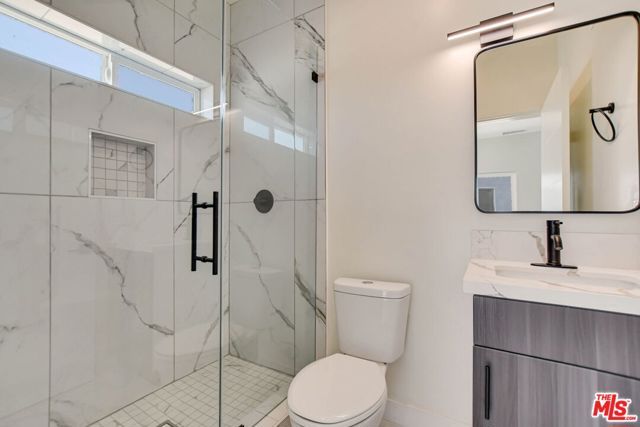 4547 Saturn Street, Los Angeles, CA 90019