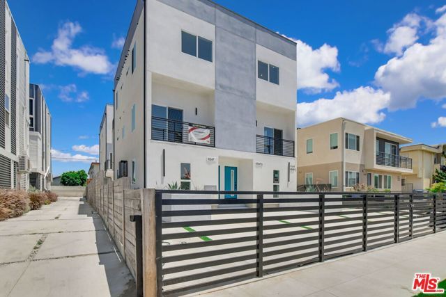 4547 Saturn Street, Los Angeles, CA 90019