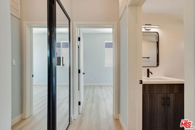 4547 Saturn Street, Los Angeles, CA 90019