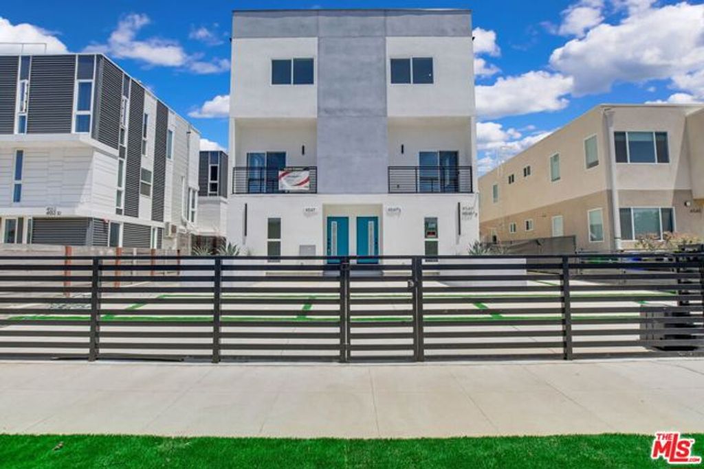 4547 Saturn Street, Los Angeles, CA 90019