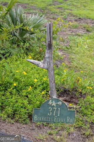 371 Burketts Ferry Road, Hazlehurst, GA 31539