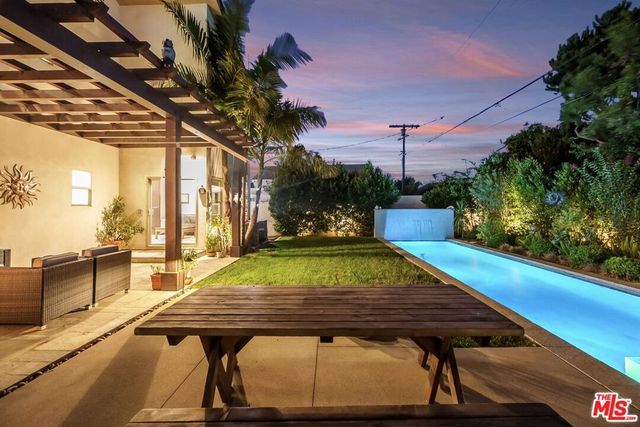 6411 W 85th Street, Los Angeles, CA 90045