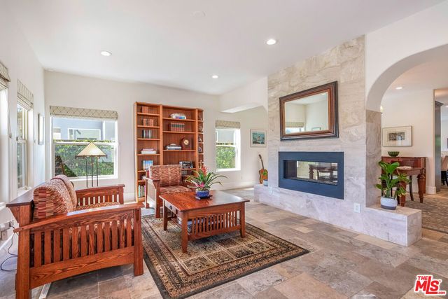 6411 W 85th Street, Los Angeles, CA 90045