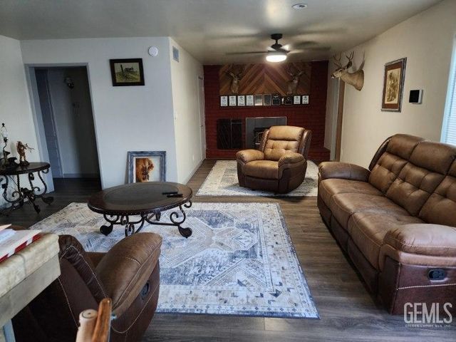 4861 Putter Lane, Bakersfield, CA 93308