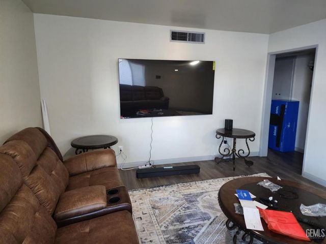 4861 Putter Lane, Bakersfield, CA 93308