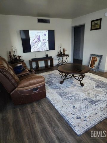 4861 Putter Lane, Bakersfield, CA 93308