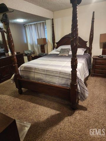 4861 Putter Lane, Bakersfield, CA 93308