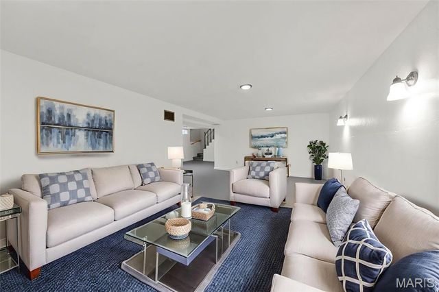 258 Palm Drive, Hazelwood, MO 63042