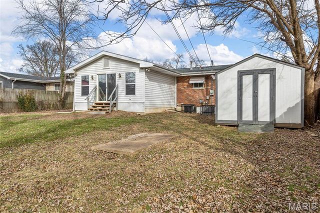 258 Palm Drive, Hazelwood, MO 63042