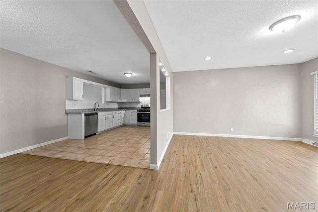 258 Palm Drive, Hazelwood, MO 63042