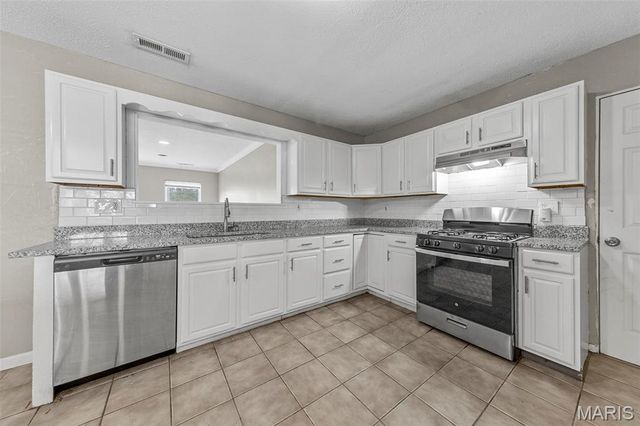 258 Palm Drive, Hazelwood, MO 63042