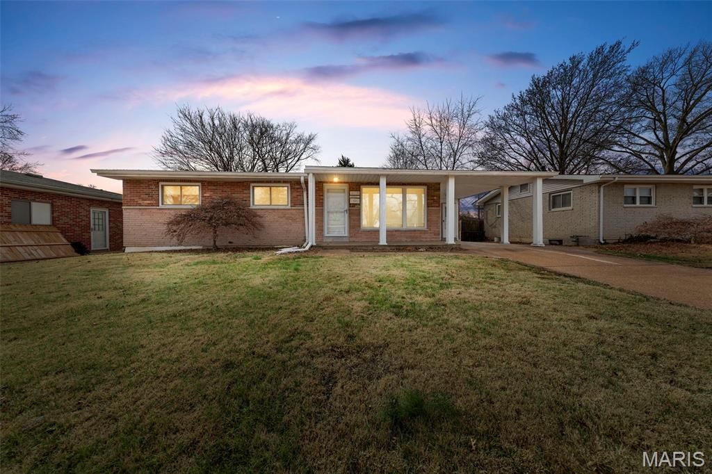 258 Palm Drive, Hazelwood, MO 63042