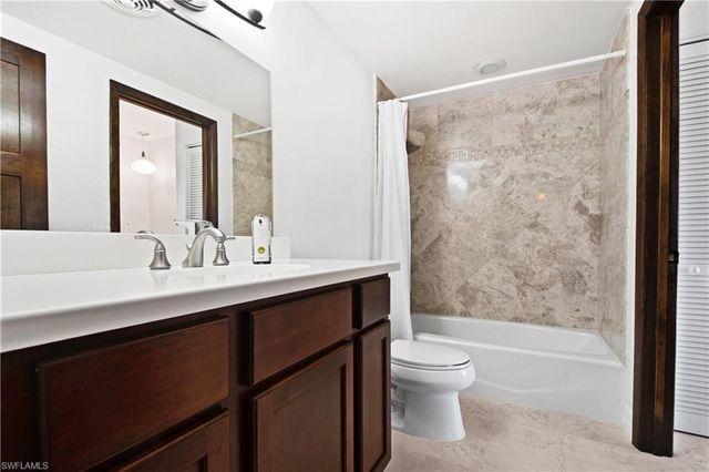 60 Pelican ST W 206, Naples, FL 34113