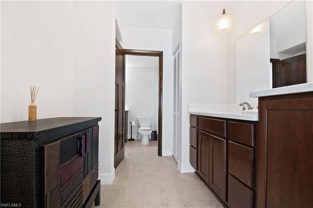 60 Pelican ST W 206, Naples, FL 34113