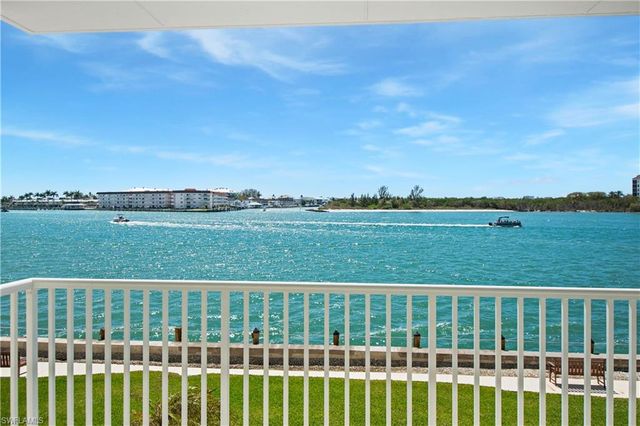 60 Pelican ST W 206, Naples, FL 34113