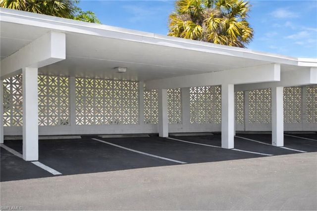 60 Pelican ST W 206, Naples, FL 34113