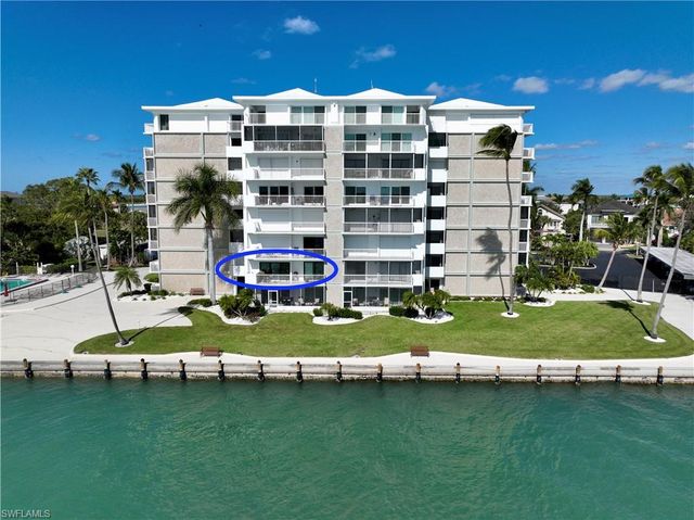 60 Pelican ST W 206, Naples, FL 34113