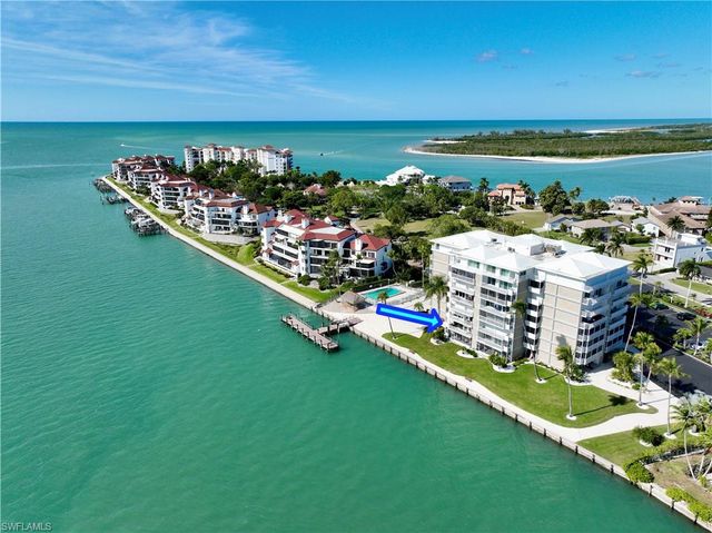 60 Pelican ST W 206, Naples, FL 34113