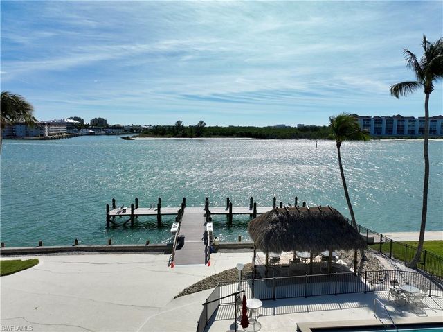 60 Pelican ST W 206, Naples, FL 34113