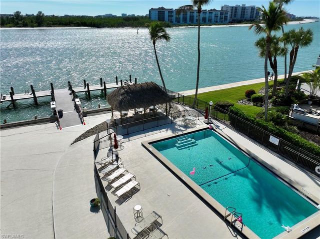 60 Pelican ST W 206, Naples, FL 34113