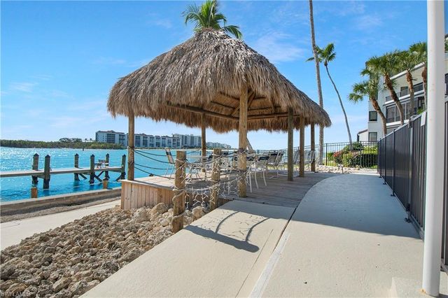 60 Pelican ST W 206, Naples, FL 34113