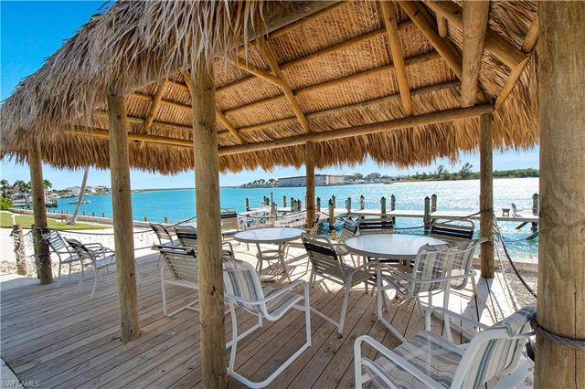 60 Pelican ST W 206, Naples, FL 34113