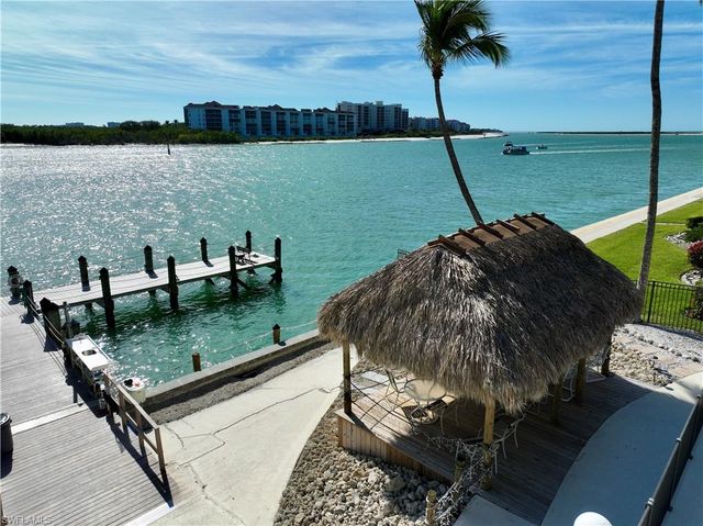 60 Pelican ST W 206, Naples, FL 34113