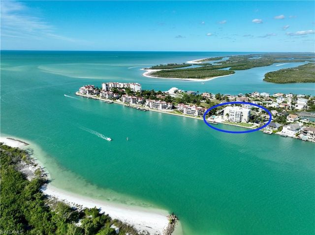 60 Pelican ST W 206, Naples, FL 34113