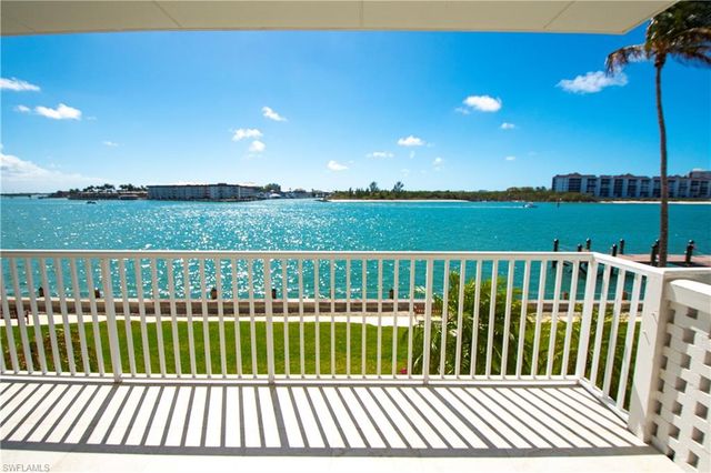 60 Pelican ST W 206, Naples, FL 34113