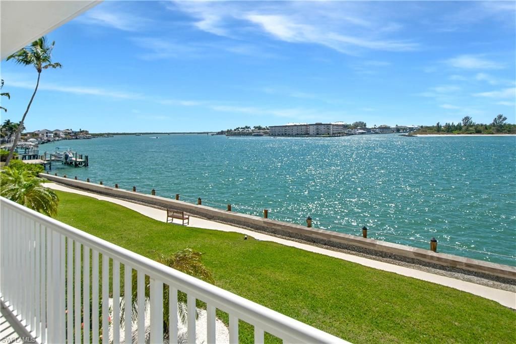 60 Pelican ST W 206, NAPLES, FL 34113 — photo 4