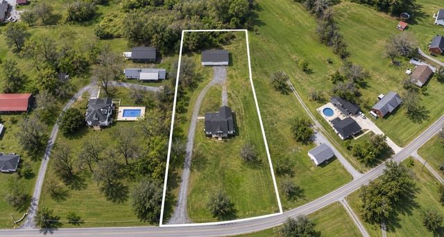 777 Rock Springs Rd, Castalian Springs, TN 37031