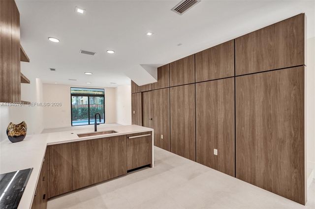 3071 Hibiscus St, Miami, FL 33133