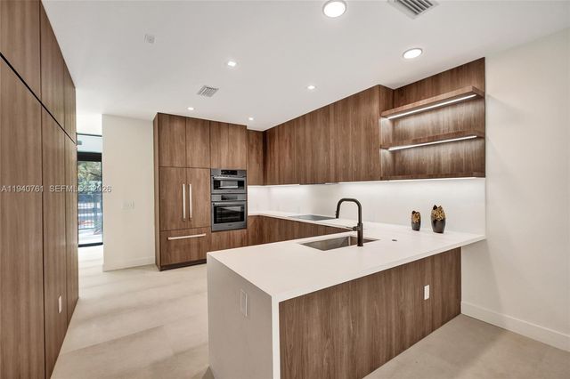 3071 Hibiscus St, Miami, FL 33133