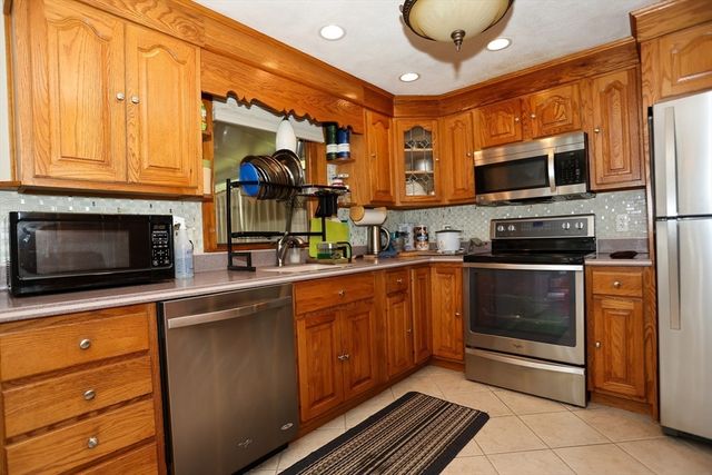 116 Pond St, Billerica, MA 01821