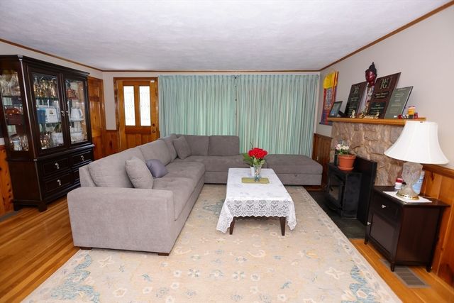 116 Pond St, Billerica, MA 01821