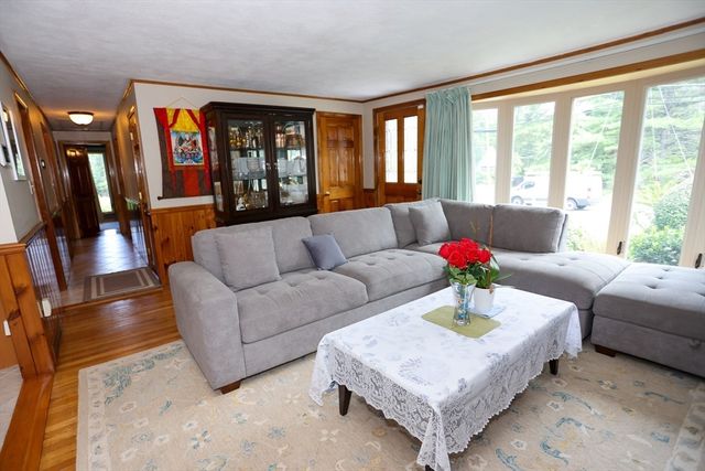 116 Pond St, Billerica, MA 01821