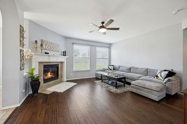 633 Daisy Drive, Desoto, TX 75115