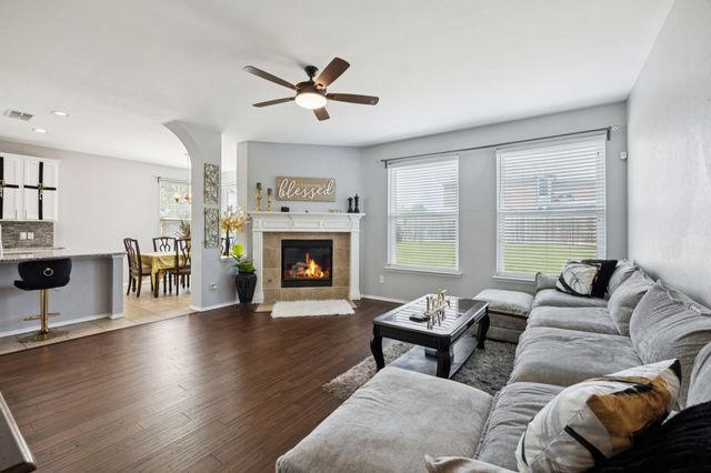 633 Daisy Drive, Desoto, TX 75115