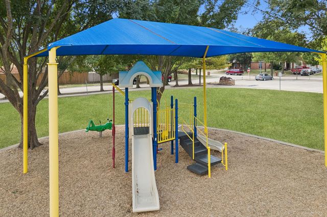 633 Daisy Drive, Desoto, TX 75115