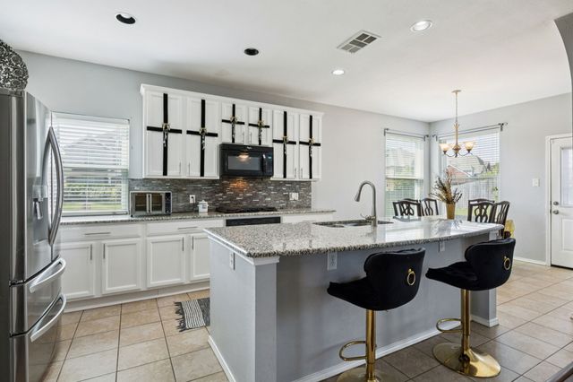 633 Daisy Drive, Desoto, TX 75115