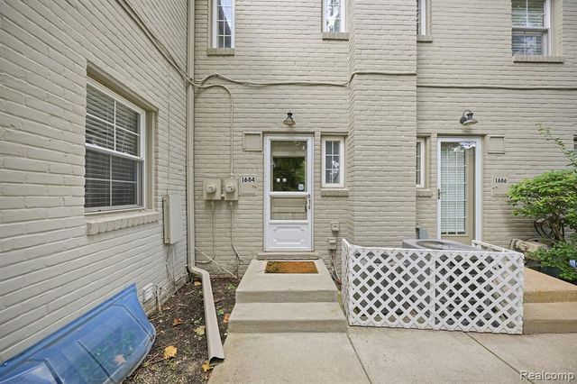 1684 Graefield Road 60, Birmingham, MI 48009
